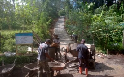 PEMBANGUNAN RABAT BETON JALAN MENUJU LAPANGAN SEPAK BOLA GIRI MAKMUR DUSUN KALIMATI DESA CIBALUNG